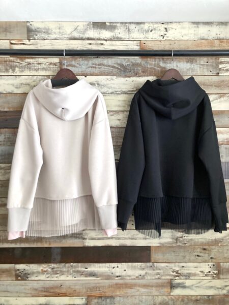 BACK PLEATED HOODIE/バック