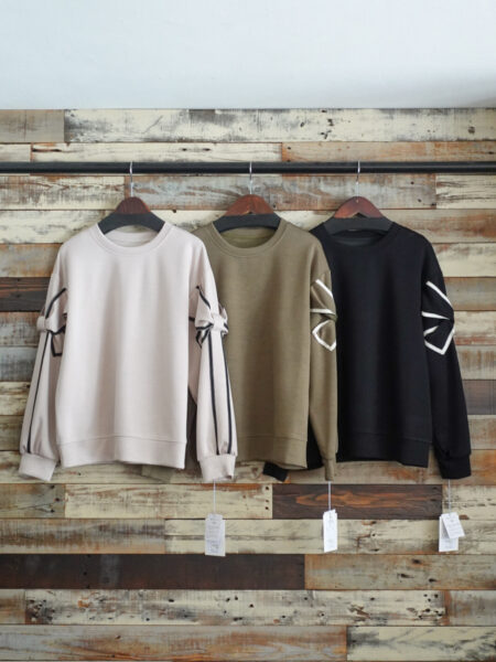 デザインスリーブポンチプルオーバー