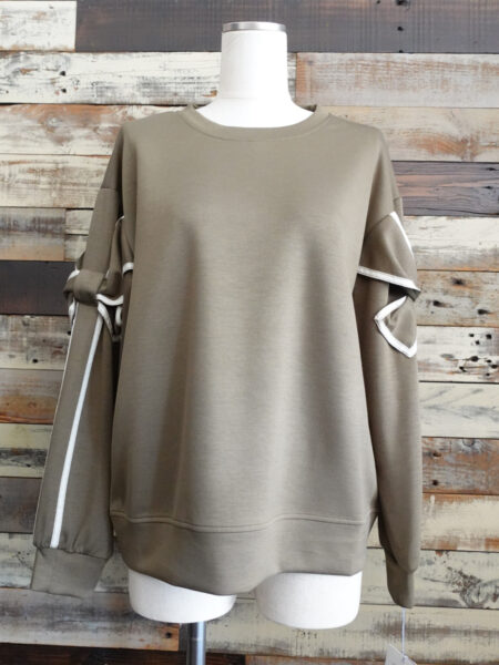 デザインスリーブポンチプルオーバー／着用