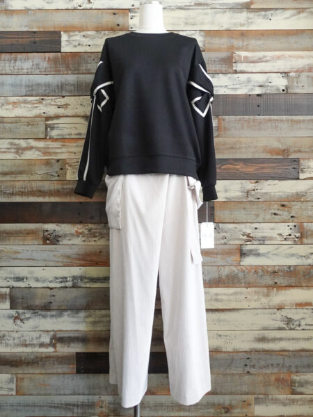 デザインスリーブポンチプルオーバー／コーディネート