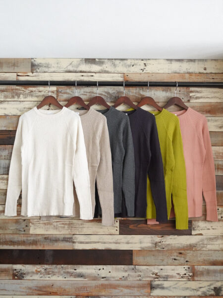 クルーネックコットンリブニット