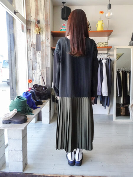 2WAYバックプリーツワンピース／
OSMOSIS (オズモーシス)／着用バック