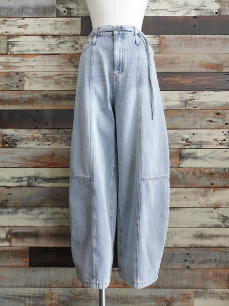 デニムカーブパンツ／着用