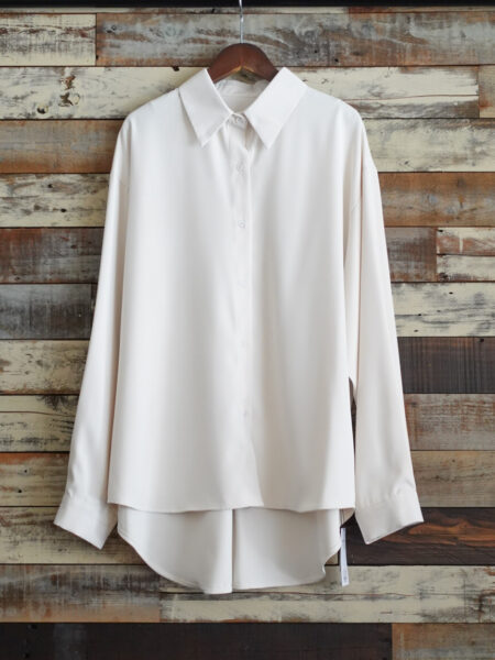 バックタックブラウス