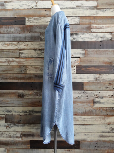 テンセルデニムバックラインシャツワンピース/着用サイド
