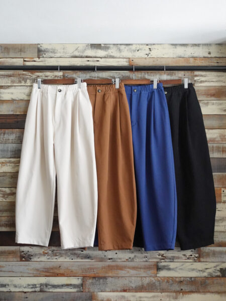 タックカーブパンツ／OSMOSIS (オズモーシス)