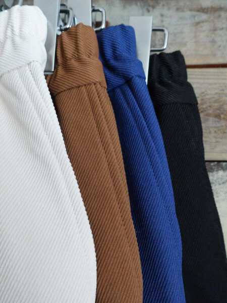 タックカーブパンツ／OSMOSIS (オズモーシス)