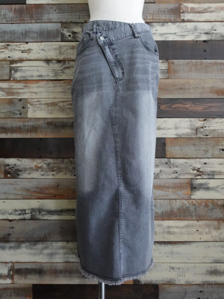 ストレッチロングデニムスカート/着用