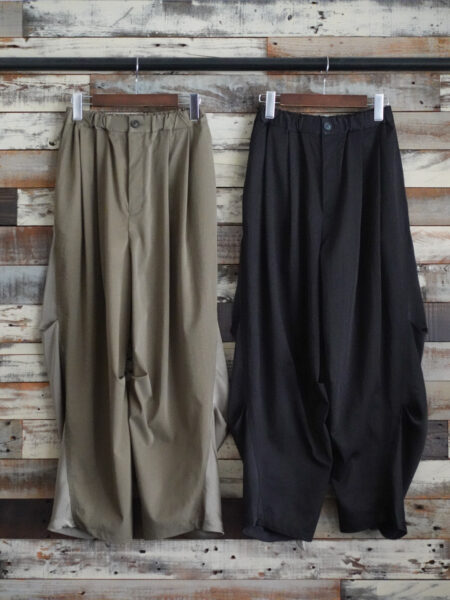 タックカーブパンツ／OSMOSIS (オズモーシス)