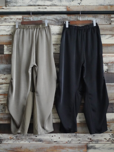 タックカーブパンツ／OSMOSIS (オズモーシス)