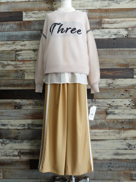 ストライプ柄サイドラインパンツ／コーディネート