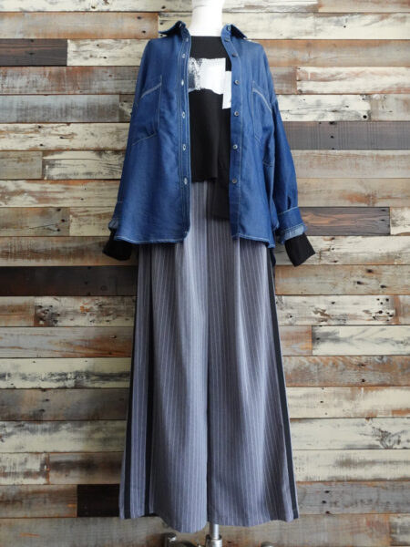 ストライプ柄サイドラインパンツ／コーディネート