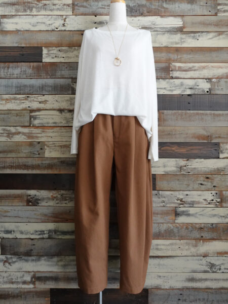 バックロゴシアーロングTシャツ／コーディネート