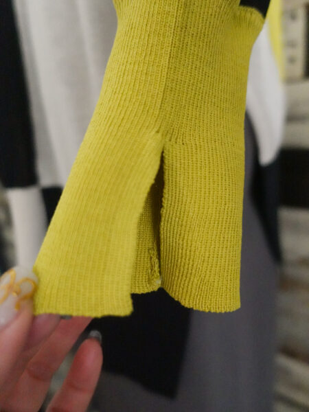 カラーブロックニットカーディガン／OSMOSIS(オズモーシス)／袖口