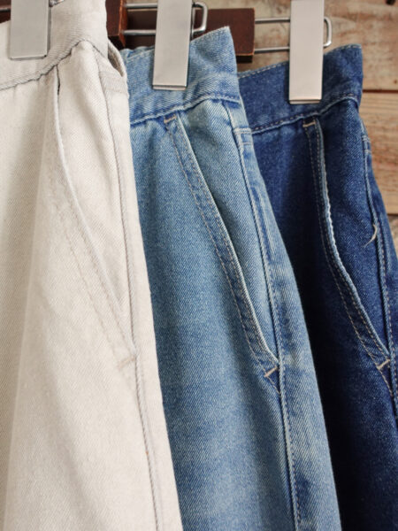 カーブデニムパンツ