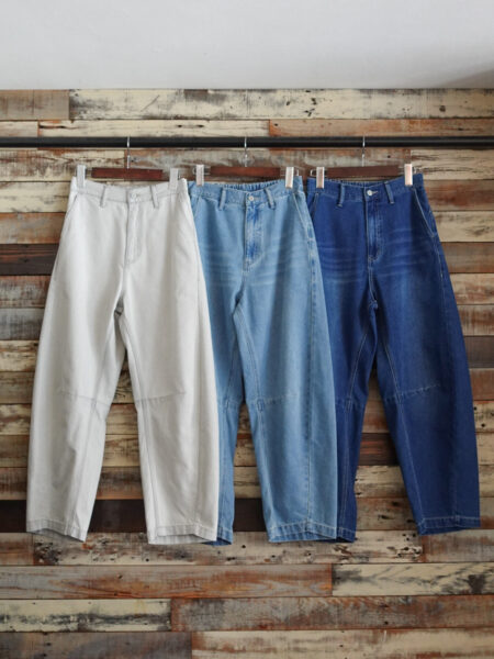 カーブデニムパンツ