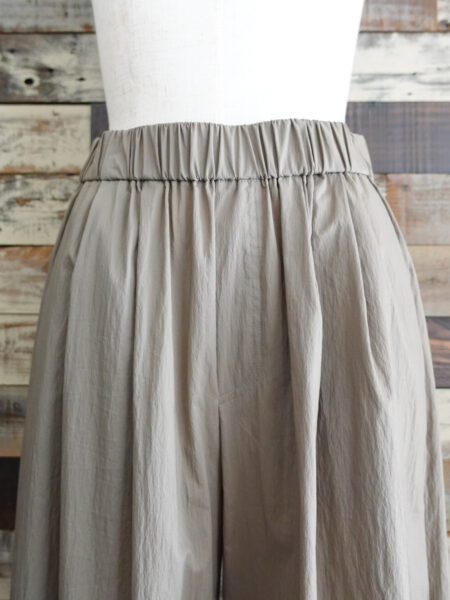 ナイロンコットンタックパンツ／着用アップ