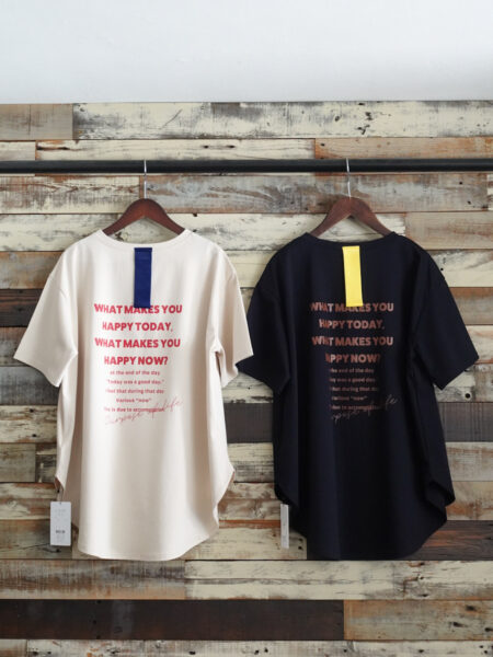 バックテープロゴTシャツ